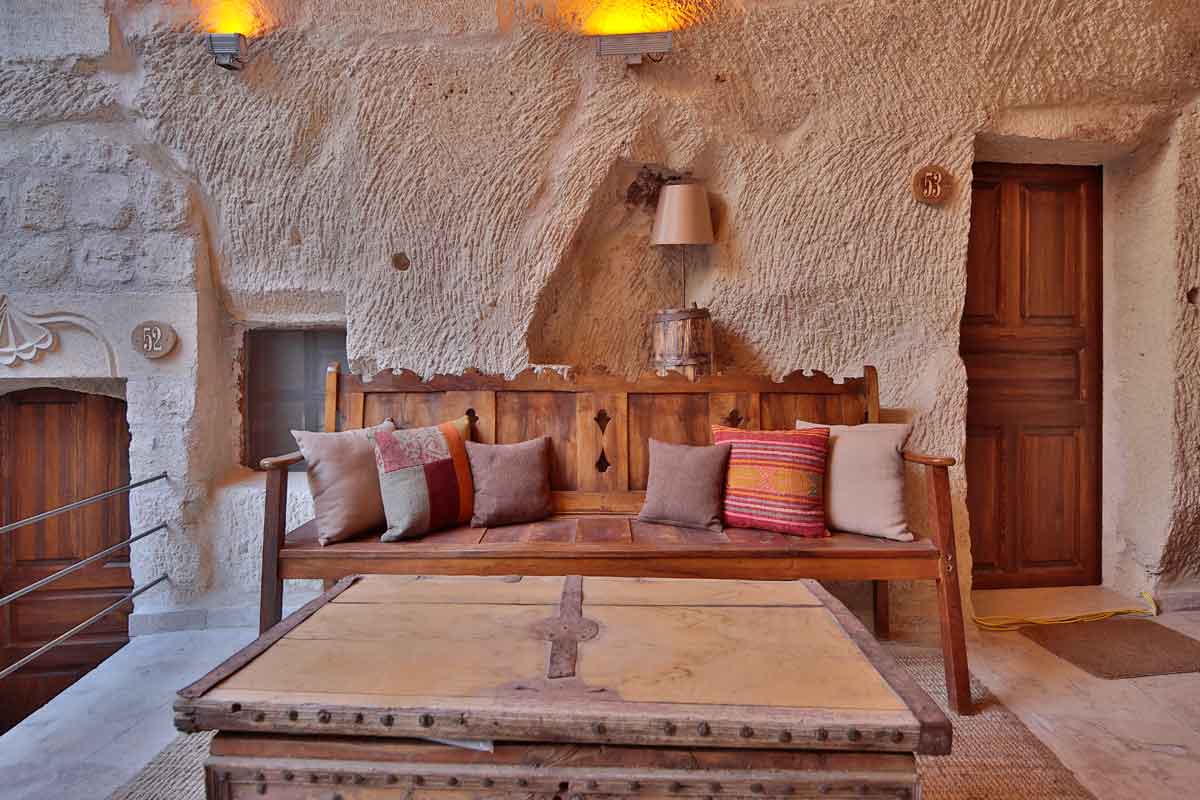Elaa Cave Hotel has terraces and outdoor seating areas