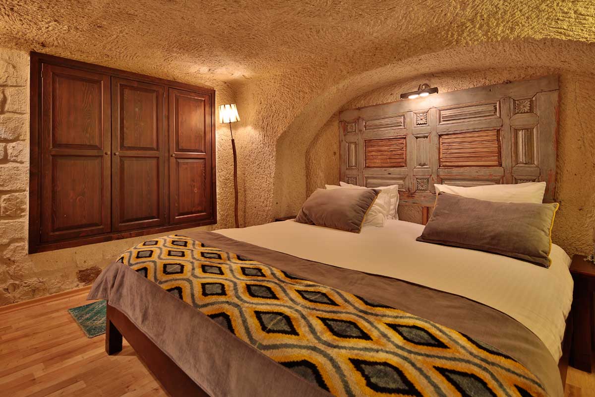 Room #52 – Deluxe Double Cave Room