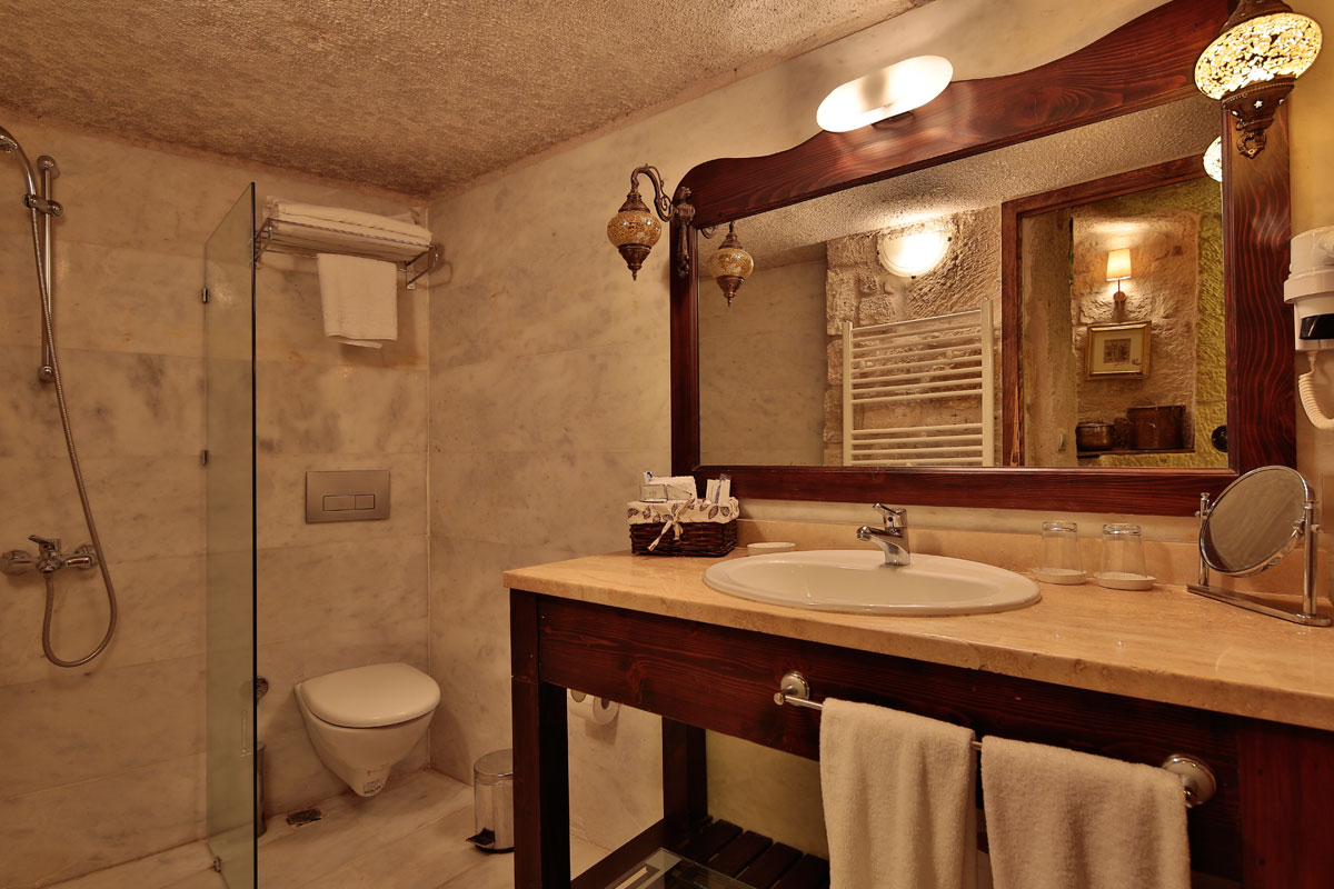 Room #52 – Deluxe Double Cave Room