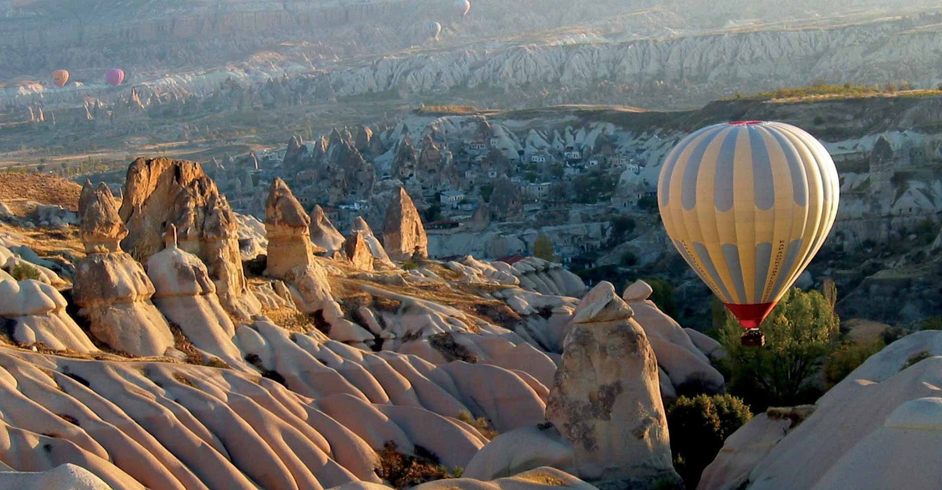 Hot-air-balloon over Ortahisar valley